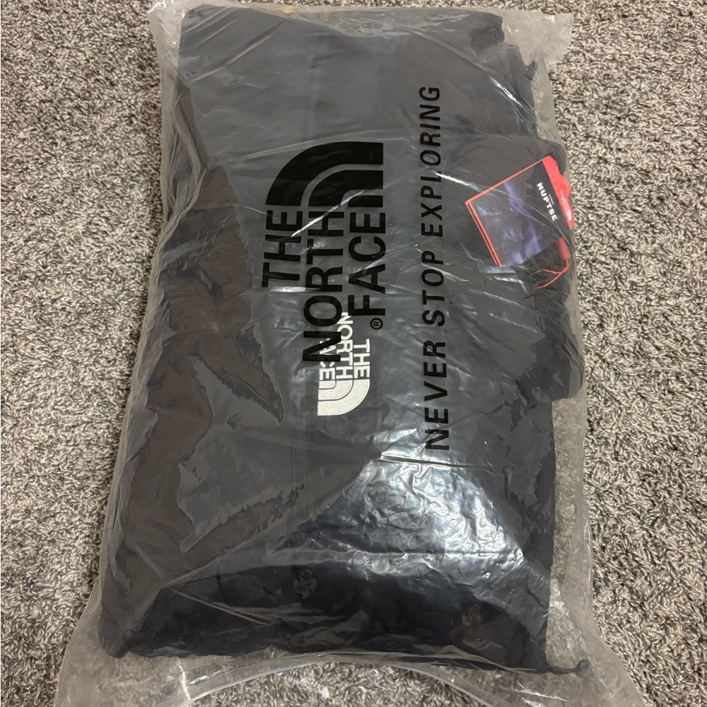 The North Face Black Insulated Jacket S,M,L - Picture 4 of 4